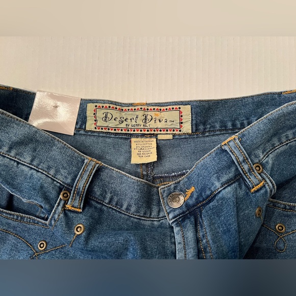 DESERT DIVA BY SHERRY HOLT BOOT CUT JEANS. SIZE 11. Inseam 33 - Picture 8 of 10
